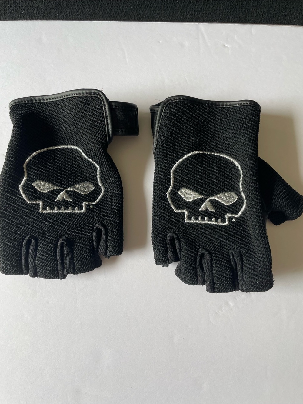Willie G mesh fingerless riding gloves.
